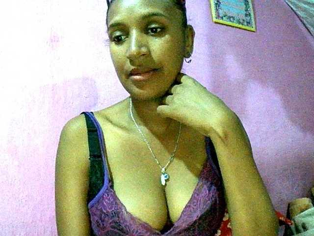 Mynah live cam on BongaCams