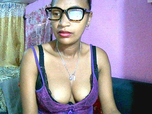 Mynah live cam on BongaCams