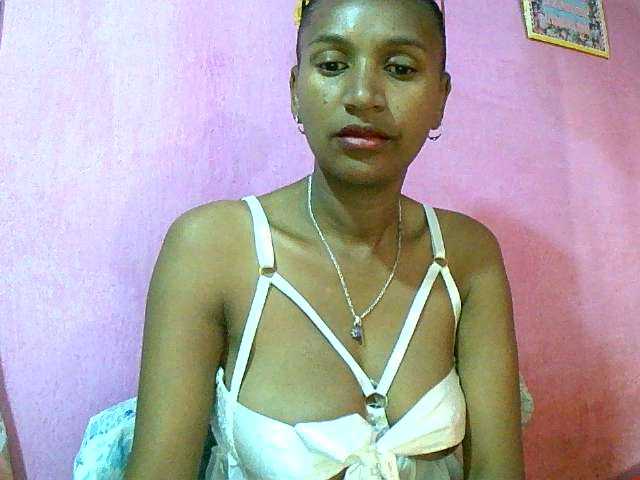 Mynah live webcam show
