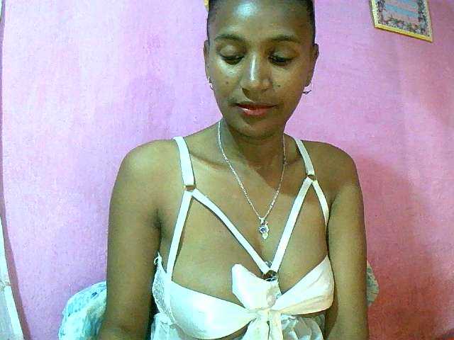 Mynah live cam on BongaCams