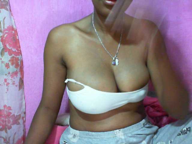 Mynah live cam on BongaCams