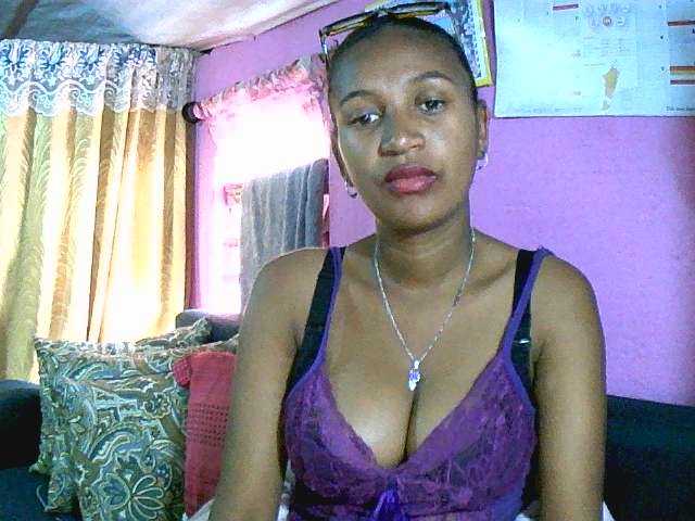 Mynah live cam on BongaCams
