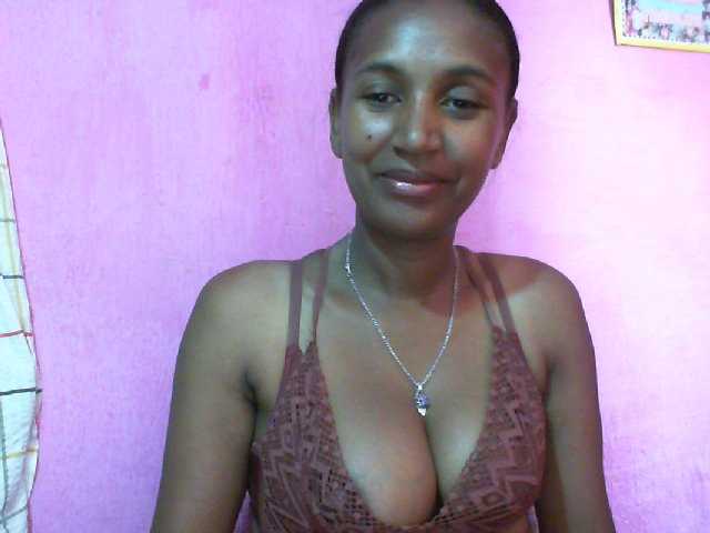Mynah live cam on BongaCams