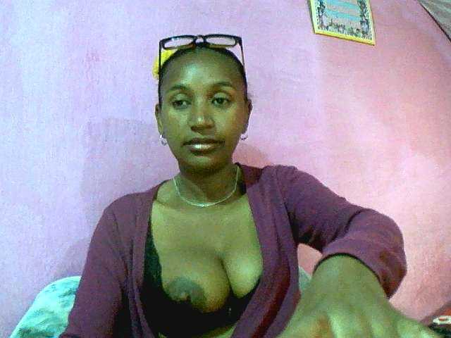 Mynah live webcam show