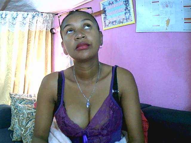 Mynah live cam on BongaCams