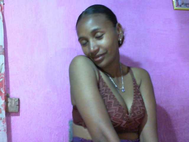 Mynah live cam on BongaCams