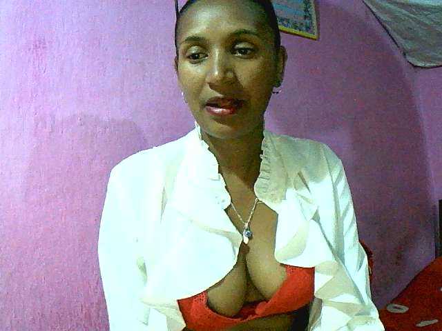 Mynah live cam on BongaCams
