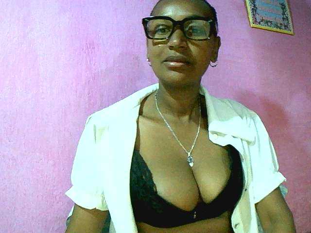 Mynah live webcam show