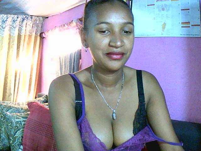 Mynah live cam on BongaCams