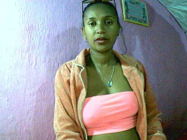 Mynah live cam on BongaCams
