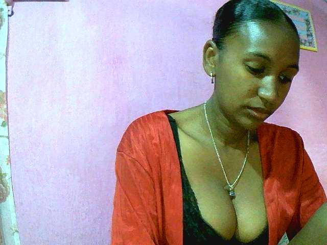 Mynah live webcam show