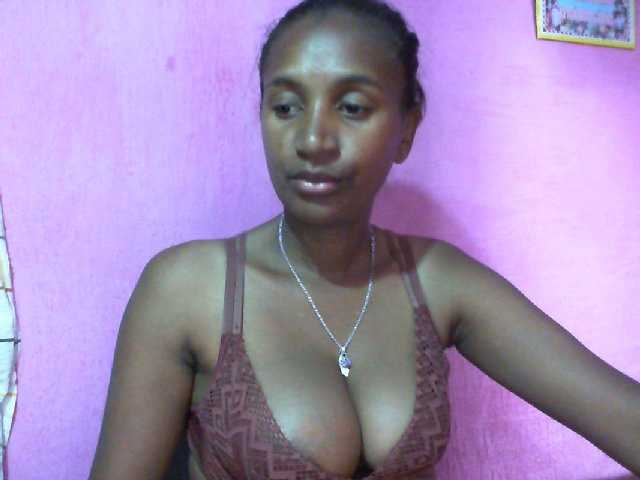 Mynah live cam on BongaCams