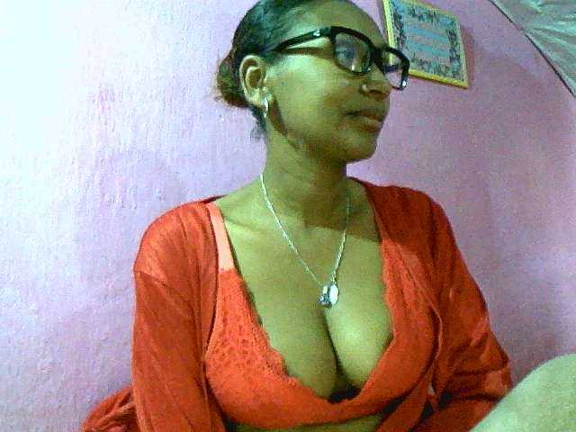 Mynah live cam on BongaCams