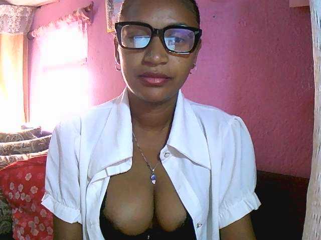Mynah live cam on BongaCams