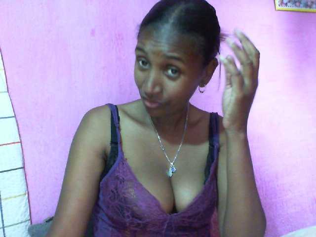 Mynah live cam on BongaCams