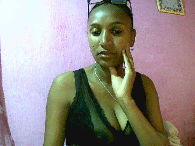Mynah live cam on BongaCams