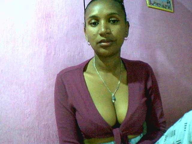 Sex chat gratuit in direct cu Mynah pe BongaCams