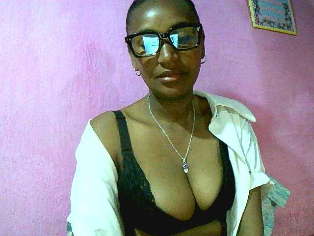 Mynah live webcam show