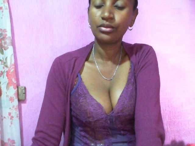 Mynah live cam on BongaCams