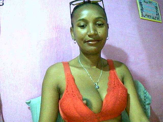 Mynah live cam on BongaCams