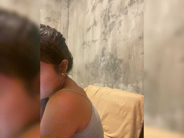 le modèle Riri77 est en webcam porno dans un show sur le site bongacams, il possède les tags suivants: Asian,Brunette,Hairy