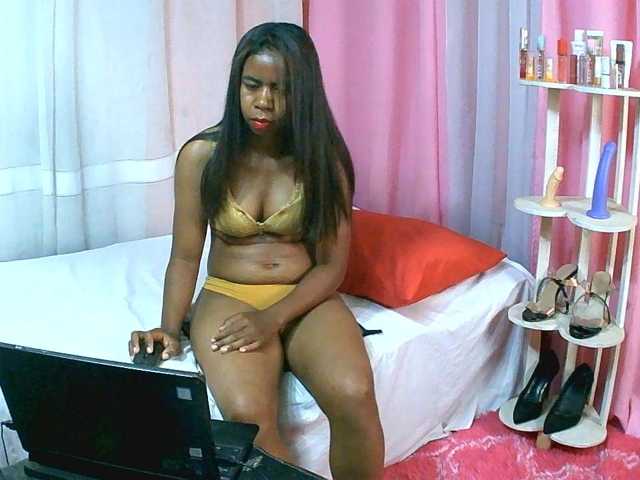 Kitaniah live cam on BongaCams