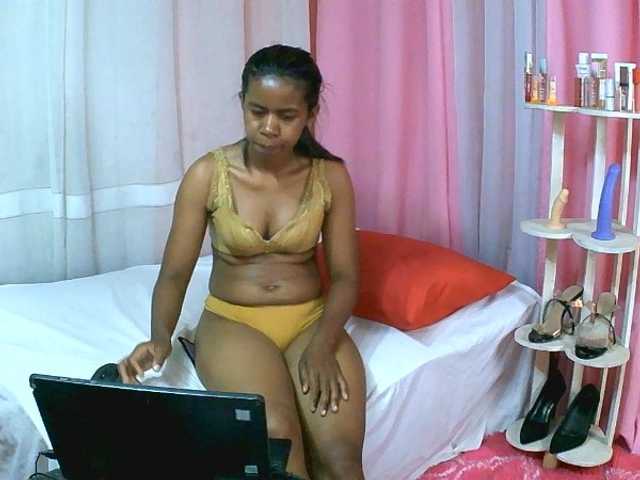 Kitaniah live cam on BongaCams
