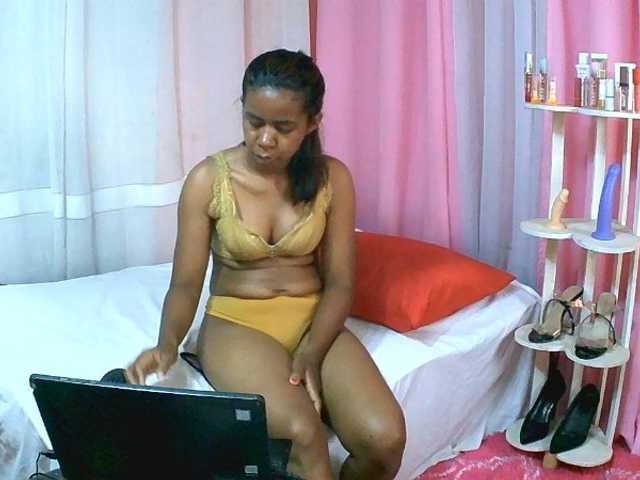 Kitaniah live cam on BongaCams