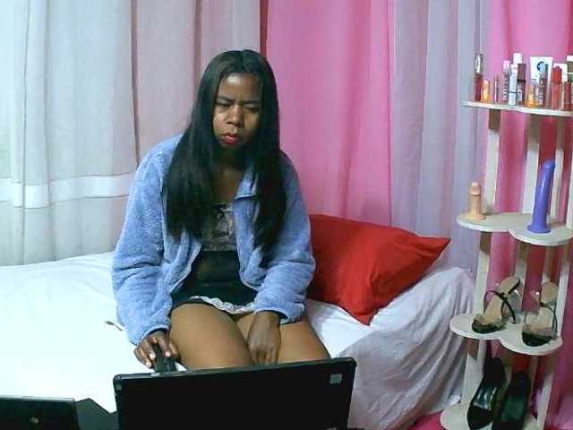 Kitaniah live cam on BongaCams
