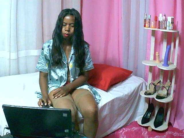 Kitaniah live cam on BongaCams