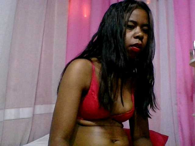 Kitaniahbb live cam on BongaCams