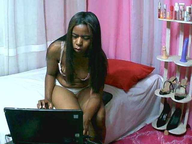 Kitaniah live cam on BongaCams