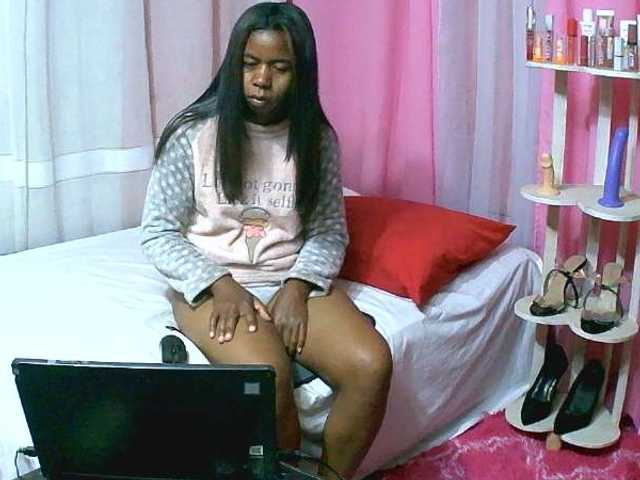 Kitaniah live cam on BongaCams