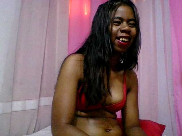 Kitaniahbb live cam on BongaCams