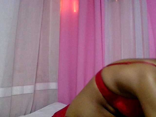 Kitaniahbb live cam on BongaCams