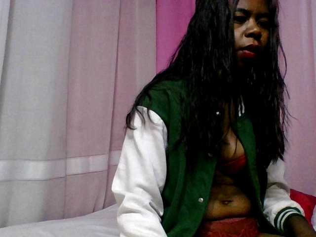 Kitaniahbb live cam on BongaCams