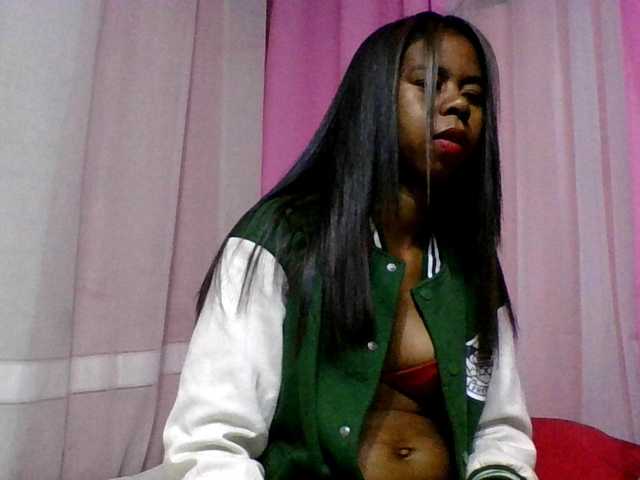 Kitaniahbb live cam on BongaCams