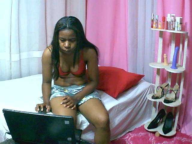Kitaniah live cam on BongaCams