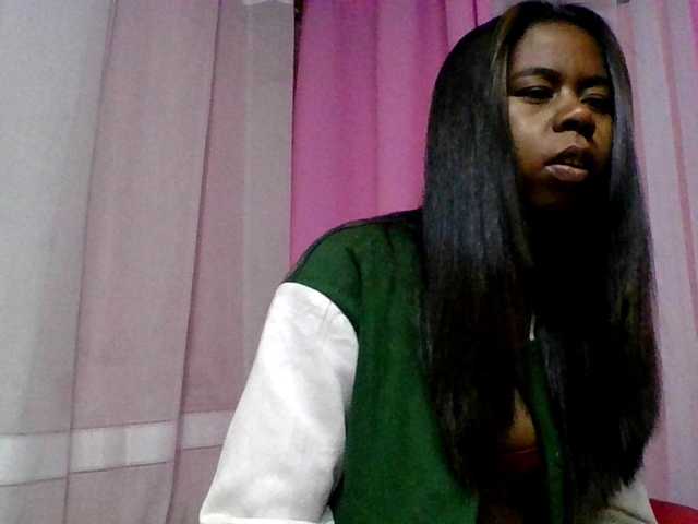 Kitaniahbb live cam on BongaCams