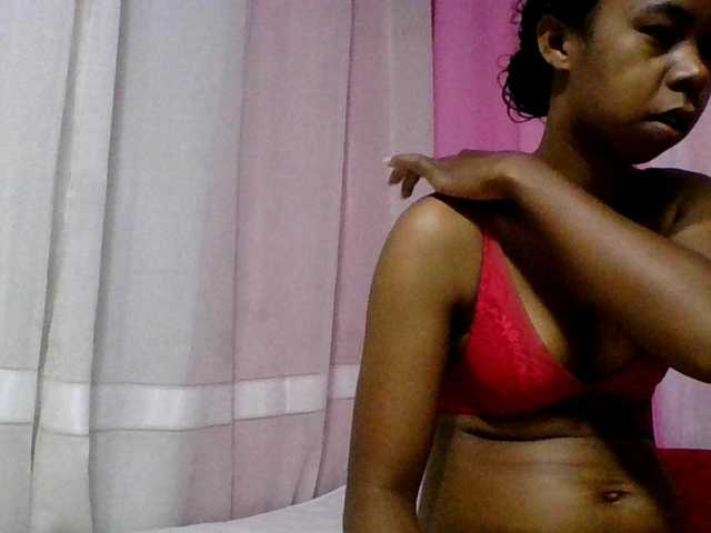 Kitaniahbb live cam on BongaCams