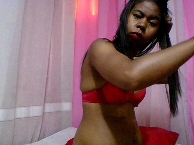Kitaniahbb live cam on BongaCams