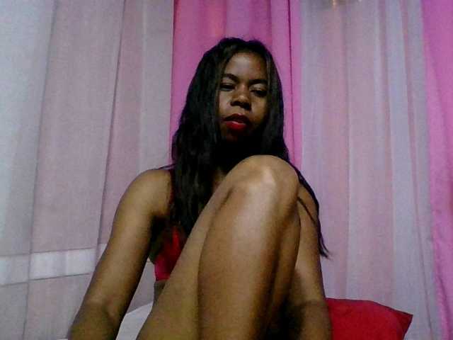 Kitaniahbb live cam on BongaCams