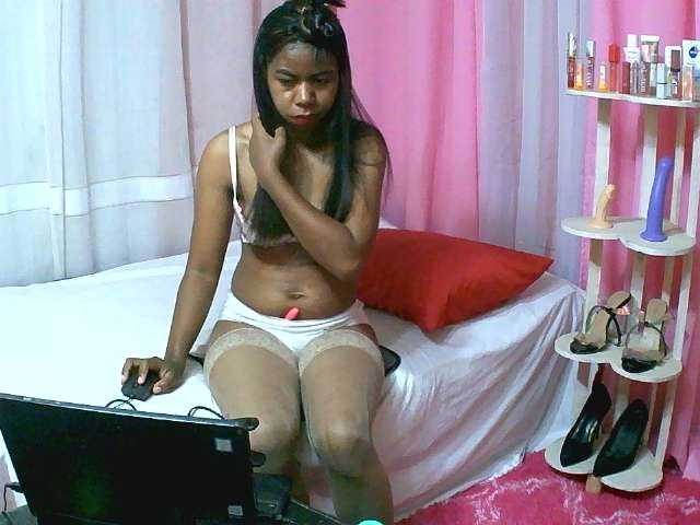 Kitaniah live cam on BongaCams
