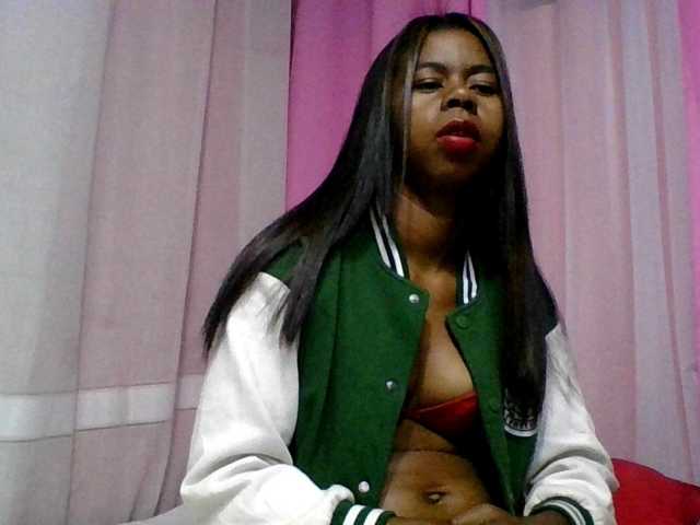 Kitaniahbb live cam on BongaCams