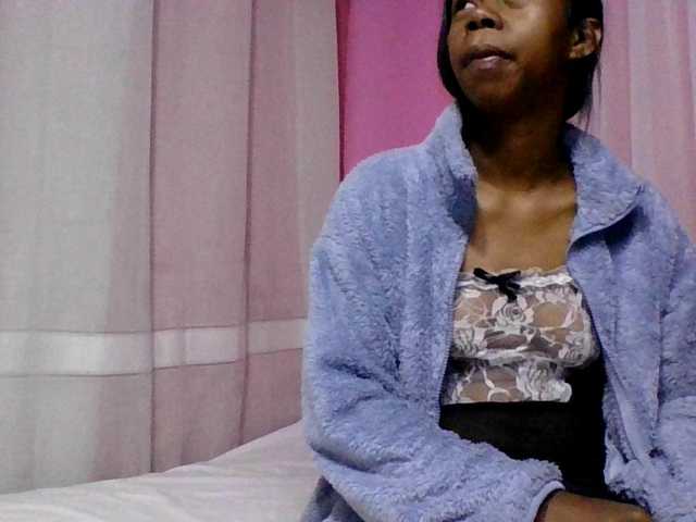 Kitaniah live cam on BongaCams