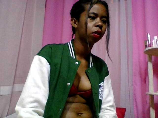 Kitaniahbb live cam on BongaCams