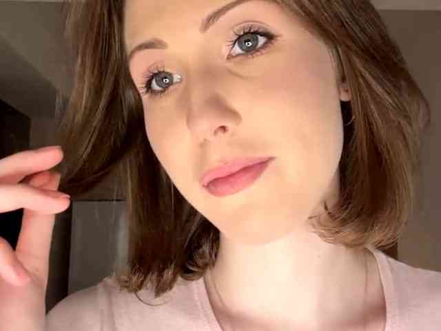 ElisabethReichli... Live Webcam on BongaCams