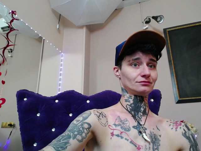 le modèle KennysXX est en webcam porno dans un show sur le site bongacams, il possède les tags suivants: White/Caucasian,Brunette,Shaved
