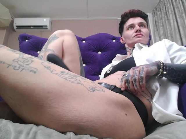 KennysXX's BongaCams show and profile