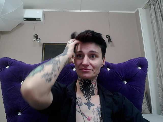 le modèle KennysXX est en webcam porno dans un show sur le site bongacams, il possède les tags suivants: White/Caucasian,Brunette,Shaved